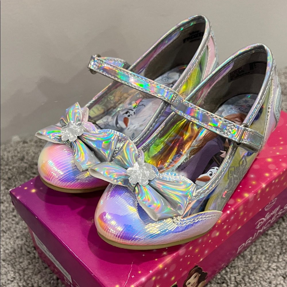 Disney- Frozen  Silver Holographic kids heels with Bow size 9